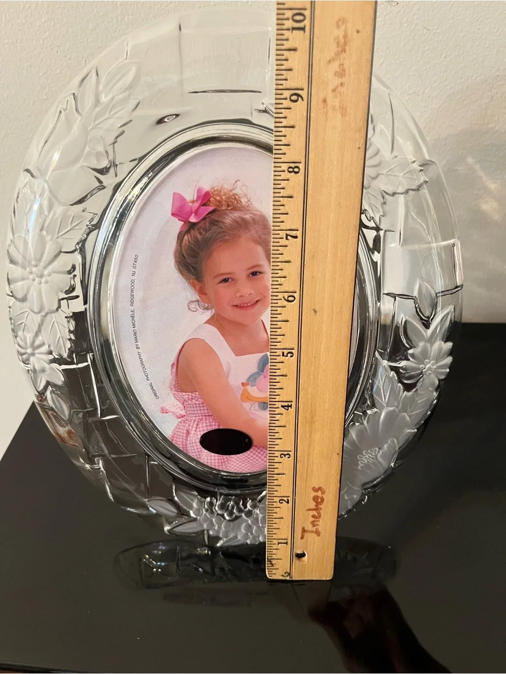 Vintage Clear Frosted Crystal Floral Embosses Oval Glass 4x6 Picture Phot Frame